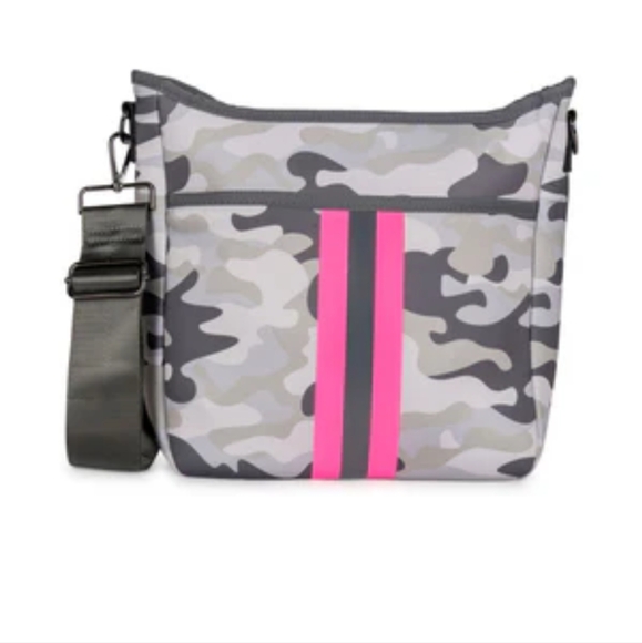 Haute Shore Neoprene Crossbody bag NWT - Picture 2 of 10